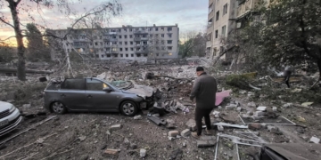 «Прилетіло прямо у двір»: житло й авто журналістки з Кременчука постраждало внаслідок удару Росії