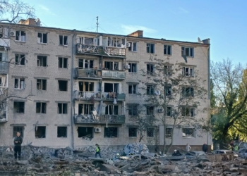 «Чула лише скляний дощ — це розліталися вікна навколишніх будинків від вибухової хвилі», — журналістка про удар російської ракети