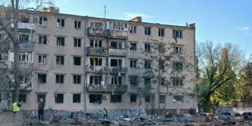«Чула лише скляний дощ — це розліталися вікна навколишніх будинків від вибухової хвилі», — журналістка про удар російської ракети