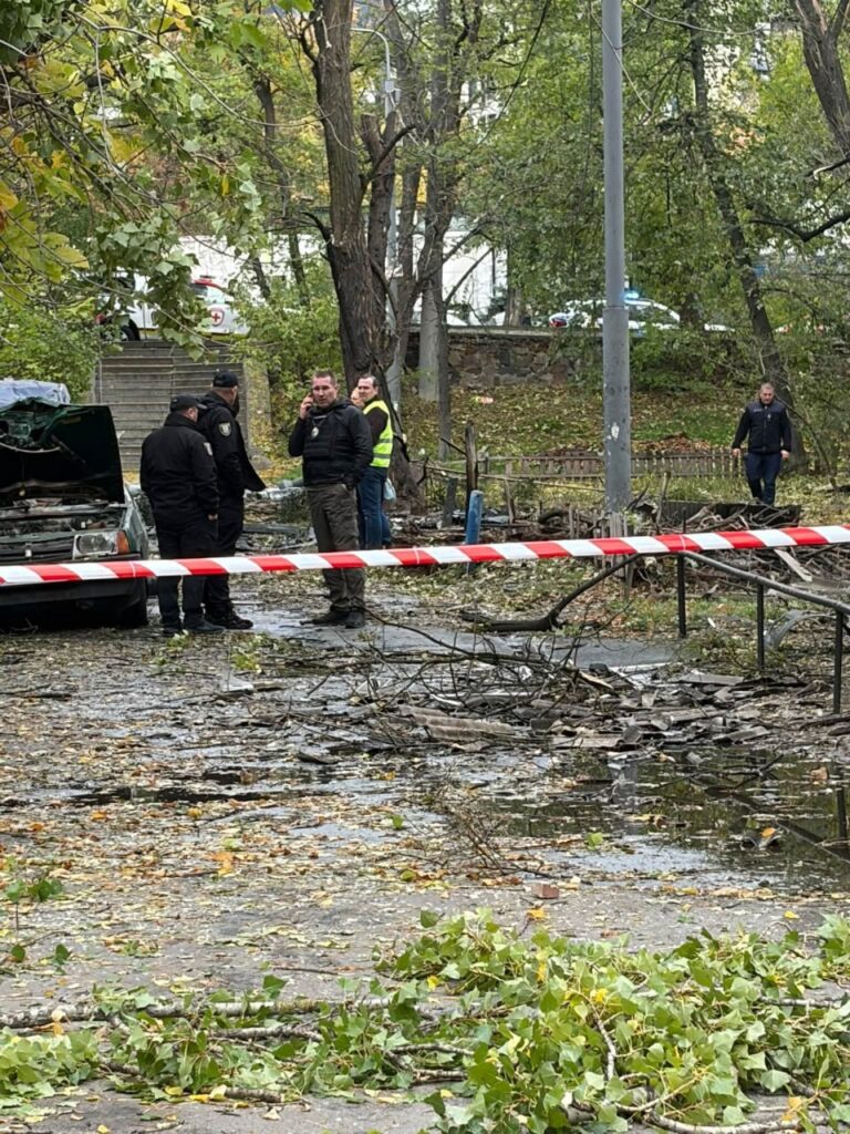 У Києві російської атака пошкодила квартири двох медійниць 2 У Києві російської атака пошкодила квартири двох медійниць 1