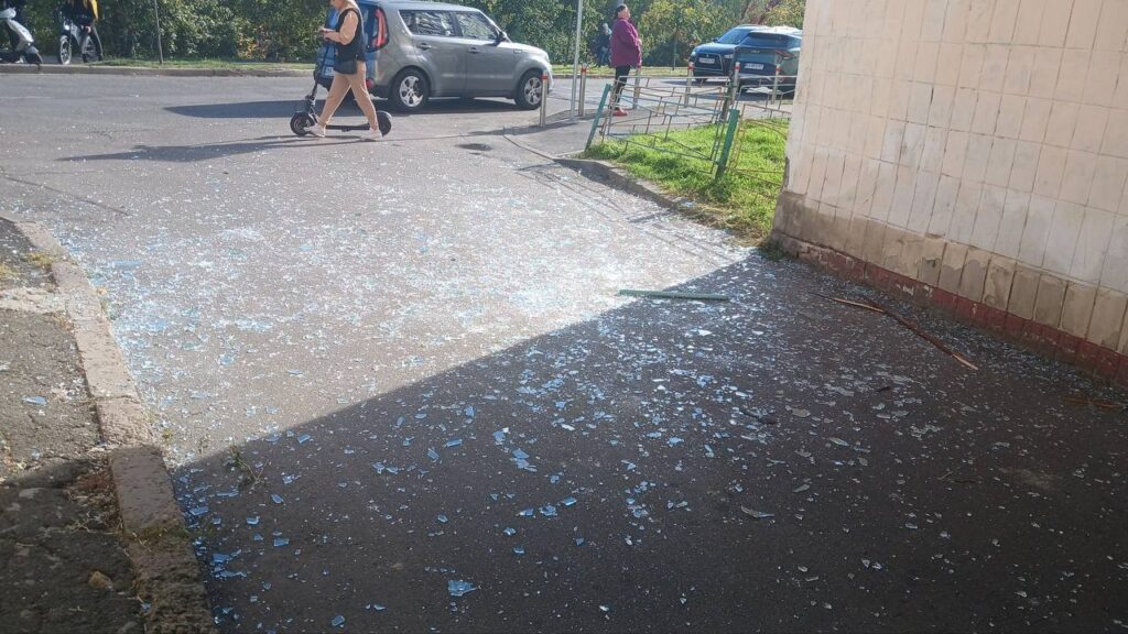 «Прилетіло за 150 метрів від будинку»: у Києві під час російської атаки пошкоджено квартиру оператора «Белсат» 3 «Прилетіло за 150 метрів від будинку»: у Києві під час російської атаки пошкоджено квартиру оператора «Белсат» 2