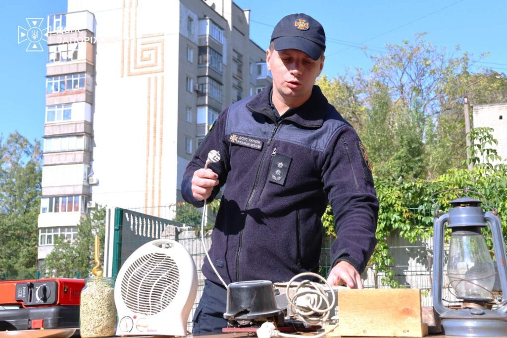 Як підготуватися та працювати взимку: рятувальники навчали запорізьких журналістів 2 Як підготуватися та працювати взимку: рятувальники навчали запорізьких журналістів 1