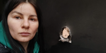 «Після російських атак я ще кілька днів відчуваю запах крові»: Ганна Черненко в колонці для шведських журналістів
