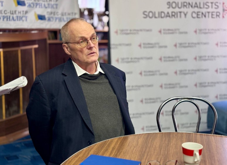 «Я ніколи так часто не грав на гітарі, як під час війни», – німецький журналіст Бернхард Класен 1