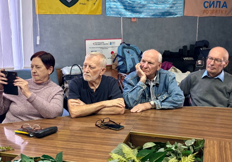 «Я ніколи так часто не грав на гітарі, як під час війни», – німецький журналіст Бернхард Класен 5
